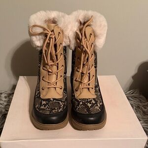 Cozy Faux Fur Trimmed print Lace-Up Winter Boots